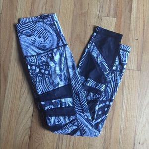 💙 Lululemon 7/8 high rise leggings w/ mesh💙